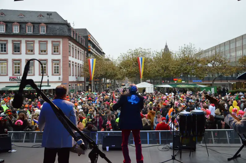 11.11.2014 - Blick von Bühne hinter Band Rhein-Mainzer - Foto gik