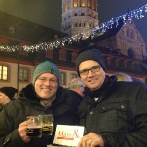 Der allererste Mainz&-Glühweintest im Jahr 2014 auf dem Mainzer Weihnachtsmarkt - damals noch mit einer Mini-Jury. - Foto: gik