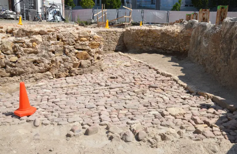 Archäologisches Zentrum - Straßenpflaster aus dem Mittelalter