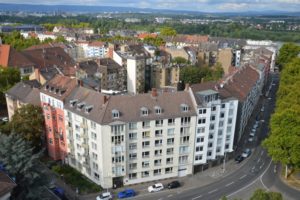 Dichte Bebauung, hohe Wohndichte, viele ältere Häuser: Die Mainzer Neustadt. - Foto: gik