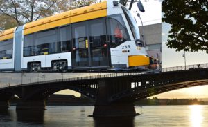 Rollt die Citybahn tatsächlich 2020 über die Theodor-Heuss-Brücke oder kippt das Projekt doch noch? - Foto: gik