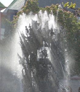 Kühlendes Nass in der Stadt, Kälteräume, Trinkwasserbrunnen - Mainz ist gegen Hitze weiter nicht gut gerüstet. - Foto: gik