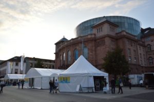 Mainzer Wissenschaftsmarkt vor dem Staatstheater in Mainz. - Foto: gik