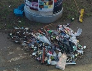 Müll am Neujahrsmorgen auf der Kupferbergterrasse. - Foto: privat