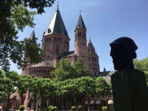 Gutenberg bleibt am Dom: Das Gutenberg-Museum soll einen Neubau am alten Standort bekommen. - Foto: gik