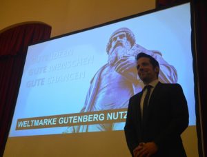 Nino Haase mit seinem Konzept Weltmarke Gutenberg. - Foto: gik
