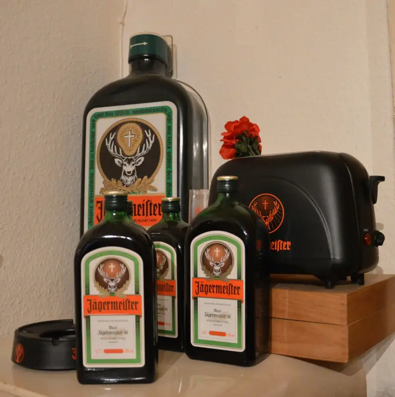 Jägermeister Flaschen und Toaster