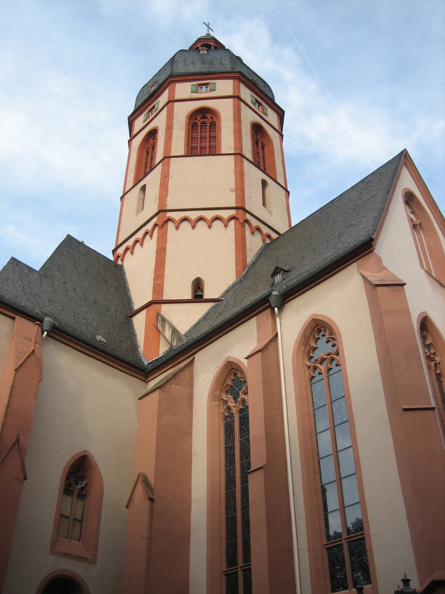 Kirche St. Stephan hoch eindrucksvoll