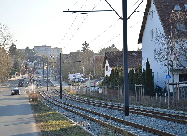 Mainzelbahn am Ostergraben ohne Bahn