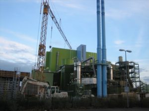 Das Müllheizkraftwerk der KMW auf der Ingelheimer Aue bei Mainz. - Foto: gik