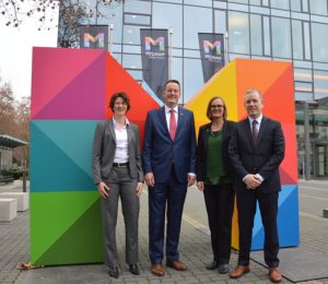 Der damals (2019) neue Vorstand der Stadtwerke Mainz mit Vorstandschef Daniel Gahr (ganz rechts) und dem damaligen Mainzer Oberbürgermeister und Aufsichtsratschef Michael Ebling (SPD). - Foto: gik