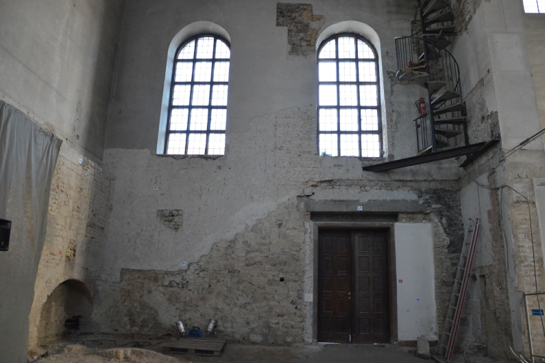 seitenwand-johanniskirche-mit-wendeltreppe-sept-2016