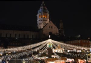 Der Mainzer Weihnachtsmarkt soll 2021 wieder stattfinden - fast wie vor der Corona-Pandemie. - Foto: gik