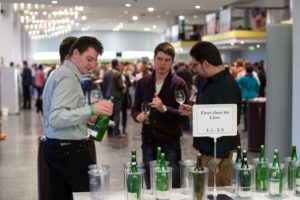 Weinforum Rheinhessen 2015: Verkosten, fachsimpeln, austauschen - das ist das Kernkonzept der großen Weinverkostung in Rheinhessen. - Foto: gik