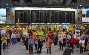 Montagsdemo gegen Fluglärm am Frankfurter Flughafen vor einigen Jahren. - Foto: gik