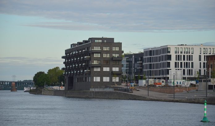 Nordmole Zollhafen mit Rheinkai vom Rhein aus kleiner