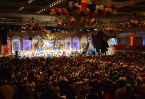 Der große Saal der Mainzer Rheingoldhalle bei einer Sitzung des MCV 2015. - Foto: gik