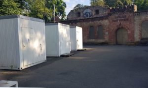Die geräumten Schlafcontainer für Obdachlose am Fort Hauptstein. - Foto: Klinkner