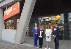 Eröffnung des neuen Tegut Supermarktes in der Hechtsheimer Straße am neuen Heiligkreuz-Areal. - Foto: gik