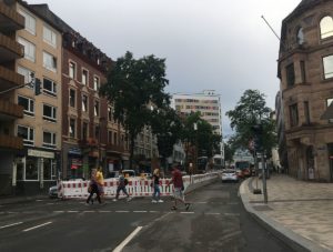 Baustelle Große Bleiche in Mainz in Höhe Münsterplatz, nun kommt eine weitere Engstelle hinzu. - Foto: gik