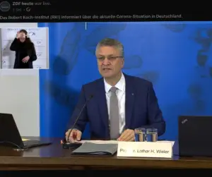 RKI-Präsident Lothar Wieler bei einer Pressekonferenz im November 2020 - auch da war Wieler schon sehr besorgt. - Screenshot: gik