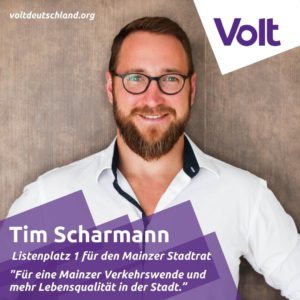 Volt-Stadtrat Tim Scharmann 2019 auf seinem Plakat zur Kommunalwahl. - Foto: Volt Mainz