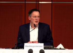 Oberbürgermeister Michael Ebling (SPD) am Mittwoch in der Sitzung des Mainzer Stadtrats. - Foto: gik