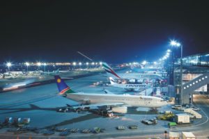 Der Winter wird der Luftfahrtbranche wohl wieder rückläufige Zahlen bescheren: Omikron bremst Flugreisen aus. - Foto: Fraport