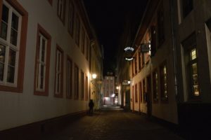 Mainzer Altstadt am Freitagabend um 22.00 Uhr: Wieso ist der Spaziergang nachts gefährlicher als am Tag? - Foto: gik
