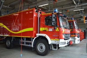 Feuerwehren und Rettungsdienste in Mainz bereiten sich auf Unwetterlage vor. - Foto: gik