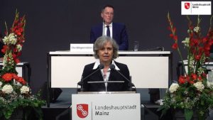 Gitta Weber bei ihrer Bewerbungsrede als Umwelt- und Verkehrsdezernentin im Juli 2021 im Mainzer Stadtrat. - Screenshot: gik