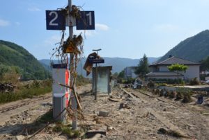 Zusammenbruch eines Staatswesens: Dernau im Ahrtal sechs Tage nach der Flutkatastrophe im Juli 2021. - Foto: gik