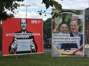 Die Bundestagswahl 2021 ist zu einem Duell Olaf Scholz (SPD, links) gegen Armin Laschet (CDU, rechts) geworden. - Foto: gik