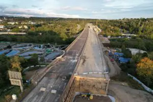 Das Umfeld der Salzbachtalbrücke wird weiträumig abgesperrt und evakuiert. - Foto: Autobahn GmbH