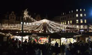 Der Mainzer Weihnachtsmarkt mit Budenzauber und Lichterglanz. - Foto: gik