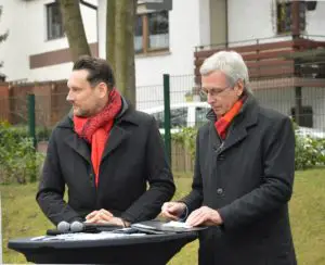 Wird von seiner eigenen Partei zum Handeln für mehr Kita-Tests aufgefordert: der Mainzer Sozialdezernent Eckart Lensch (SPD, rechts), hier mit Landes-Impfkoordinator Daniel Stich (SPD). - Foto: gik