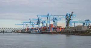 Der Containerhafen am Mainzer Rheinufer, Sinnbild für den Export. - Foto: gik
