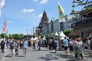 Am Verkaufsoffenen Sonntag am 10. September wirbt der Handel mit vielen Aktionen in der Mainzer Innenstadt. - Foto: gik