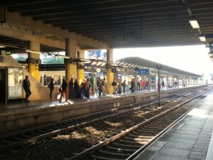 Im Mainzer Hauptbahnhof blieben am Samstagmittag die Züge aus - Grund war ein Stellwerksschaden. - Foto: gik