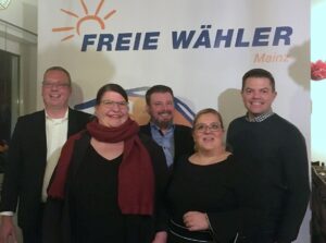 Kreisvorstand der neu gegründeten Freien Wähler in Mainz mit Vorsitzendem Christian Weiskopf (Mitte). - Foto: gik