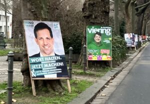 Der parteilose Nino Haase vor dem grünen Christian Viering - so lautete die Reihenfolge im ersten Wahlgang. - Foto: gik