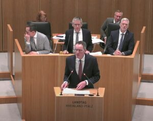 Innenminister Michael Ebling (SPD) in einer Debatte im Landtag im März 2023., - Screenshot: gik