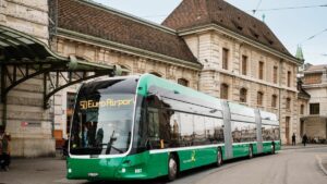 So ein 25 Meter langer Doppel-Gelenkbus der Firma HESS wird im Juni in Wiesbaden getestet. - Foto: Baseler Verkehrsbetriebe