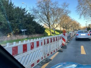 Seit Monaten werden die Fahrspuren auf der Mainzer Rheintrasse eingeschränkt. - Foto: gik