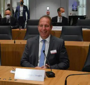Innen-Staatssekretär Randolf Stich am 8. April 2022 vor seiner Vernehmung vor dem Untersuchungsausschuss zur Flutkatastrophe 9iom Ahrtal. - Foto: gik