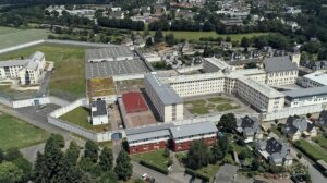 Die Justizvollzugsanstalt in Diez, das größte Gefängnis in Rheinland-Pfalz, von oben. - Foto: SWR