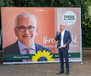 Sah sich schon als Ministerpräsident und muss nun deutlich kleinere Brötchen backen: Grünen-Spitzenkandidat Tarek Al-Wazir. - Foto: Grüne Hessen