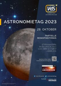 Plakat zum Astronomietag 2023 mit partieller Mondfinsternis. - Plakat: Vereinigung der Sternenfreunde 