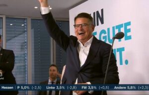 Hatte am Abend gut Strahlen: Ministerpräsident Boris Rhein (CDU) ist der klare Wahlsieger in Hessen. - Screenshot: gik