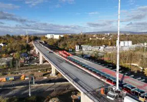Ab dem 19. Dezember 2023 soll hier der Verkehrs rollen: Auf der neuen Südbrücke über das Salzbachtal. - Foto: Autobahn  GmbH/ Maurice Kaluscha 